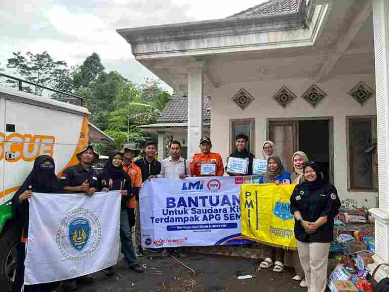 Solidaritas Tanpa Batas: BEM Uniwara, Komisariat Ki Hajar Dewantara, dan LMI Bersatu Peduli Korban Semeru di Lumajang